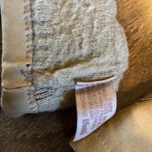 Isotoner “warm-ups” Gloves one size - Picture 5 of 9